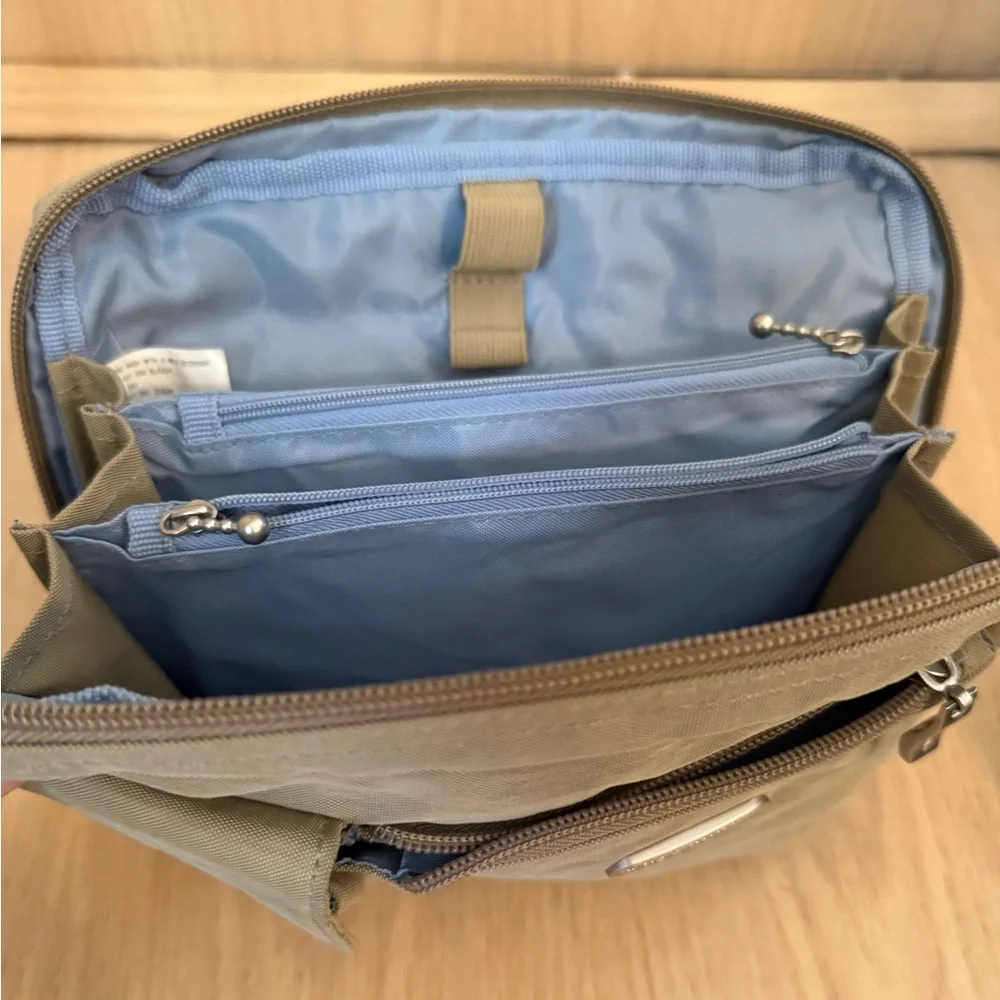 Baggallini Womens Crossbody Travel Bag Purse Messenger Bag Gray
